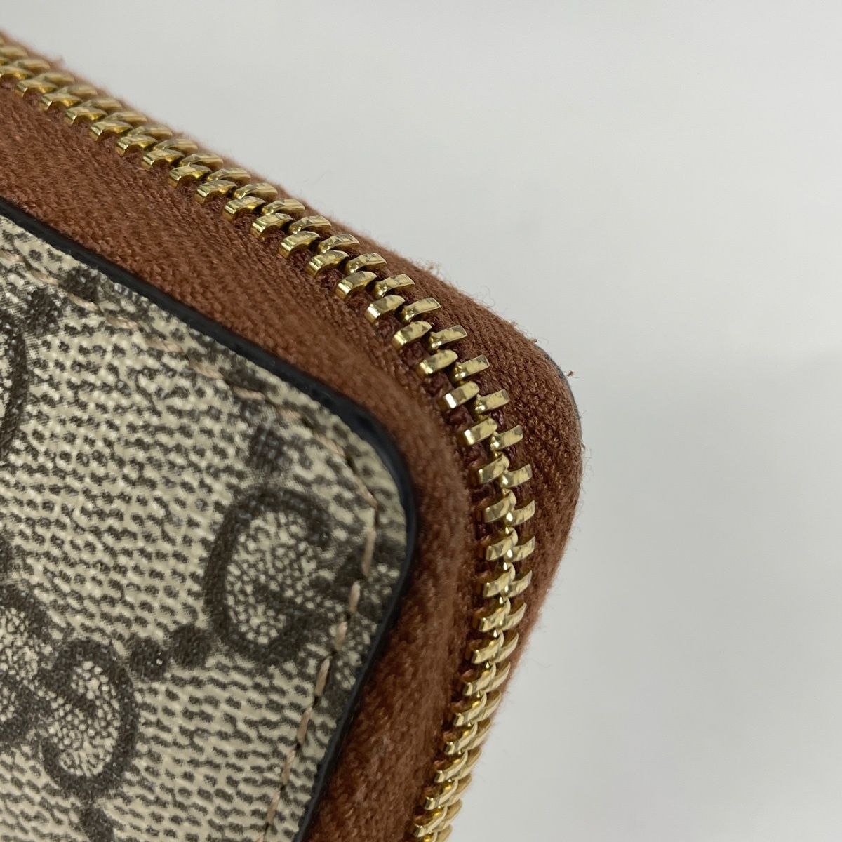 Gucci Wallet GG Round Zip Supreme Beige — view 4