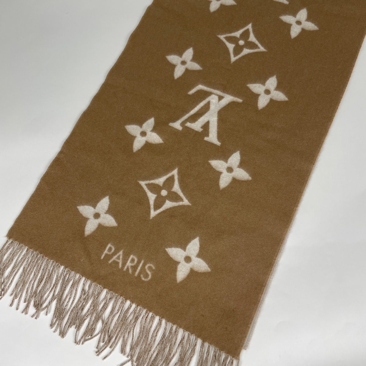 Louis Vuitton Scarf Reykjavik Monogram Cashmere Beige — view 3