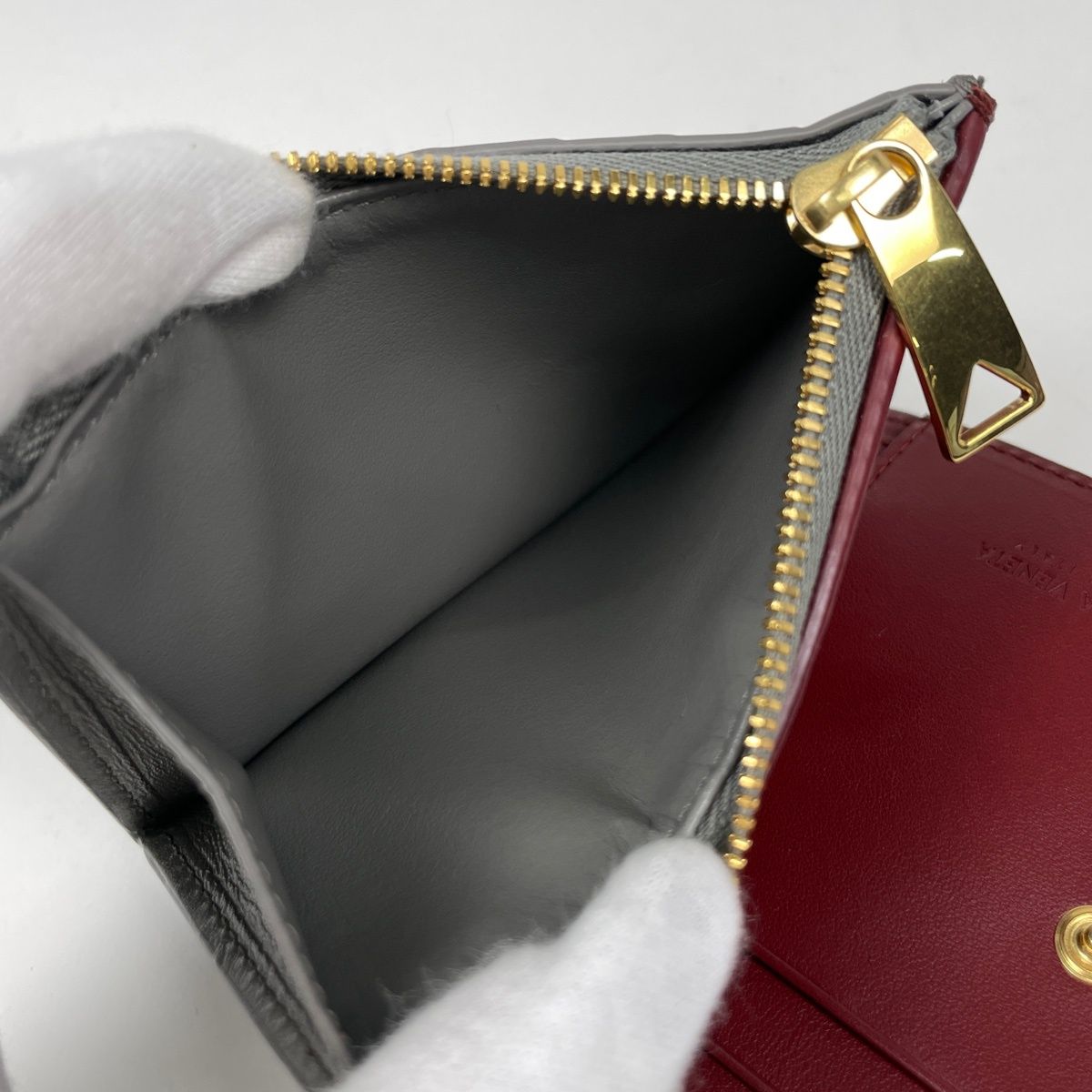 Bottega Veneta Intrecciato Small Bifold Wallet Leather Gray — view 4