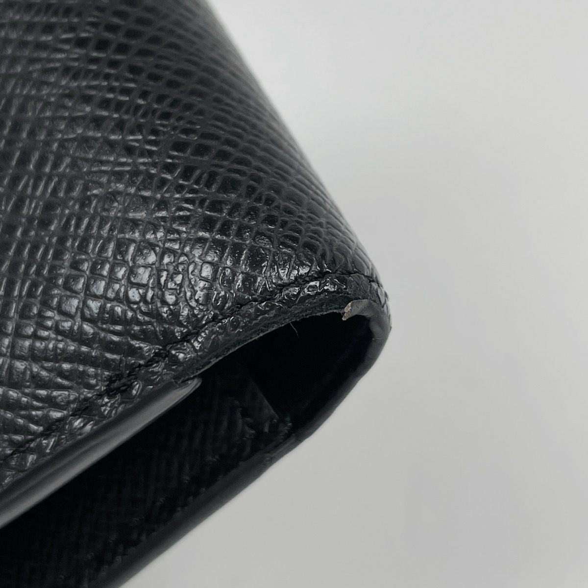 Louis Vuitton Portefeuille Multiple Fold Wallet Taiga Noir — view 3