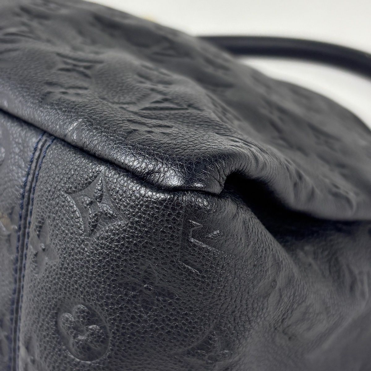 Louis Vuitton Artsy MM Shoulder Bag Monogram Empreinte Infini — view 3