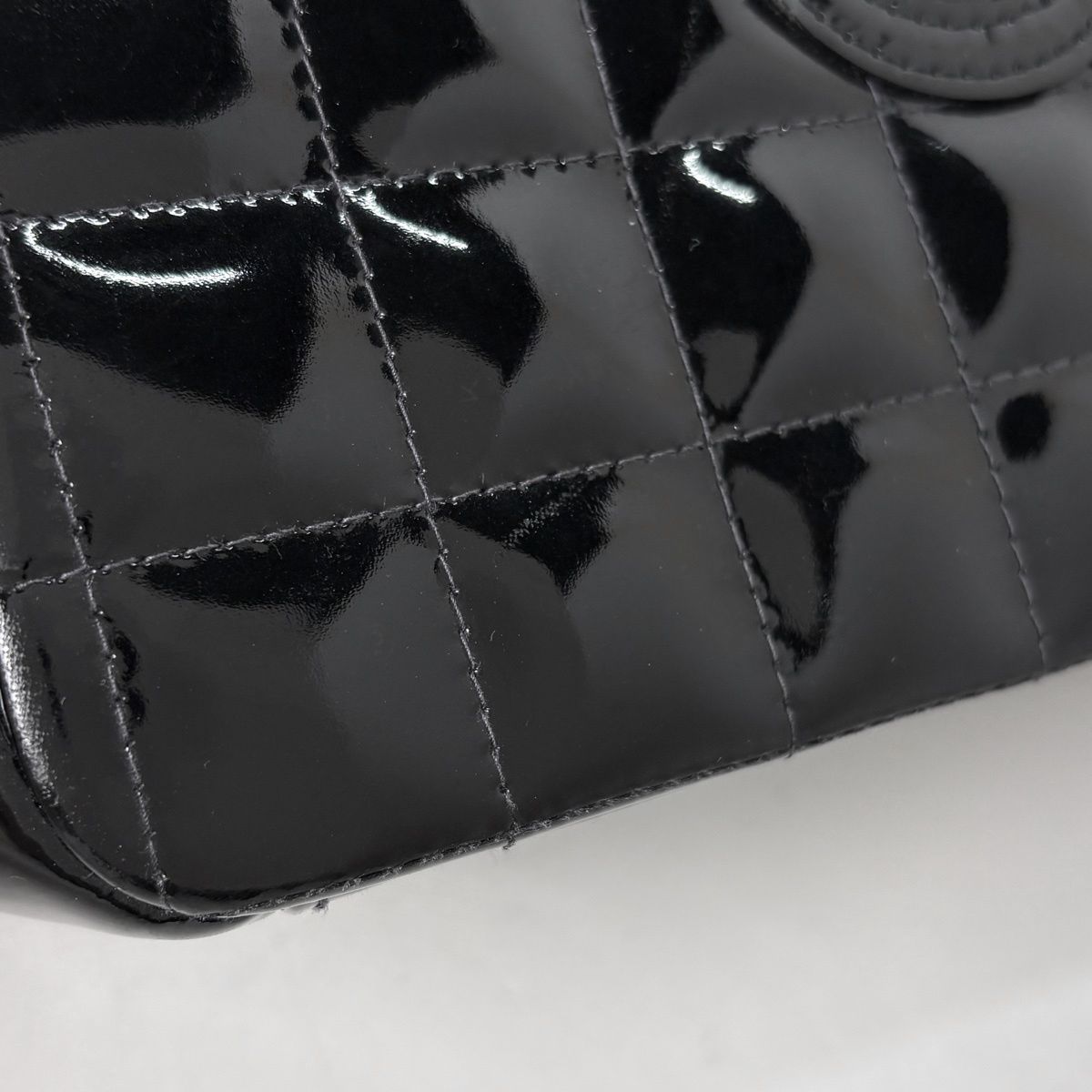 Chanel Chocolate Bar Shoulder Bag CC Logo Kiss Lock Enamel Bag Patent Leather — view 8