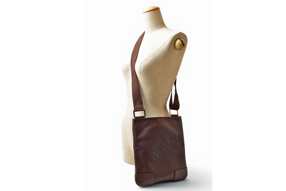 Loewe Shoulder Bag Vintage Anagram Calfskin Brown — view 2