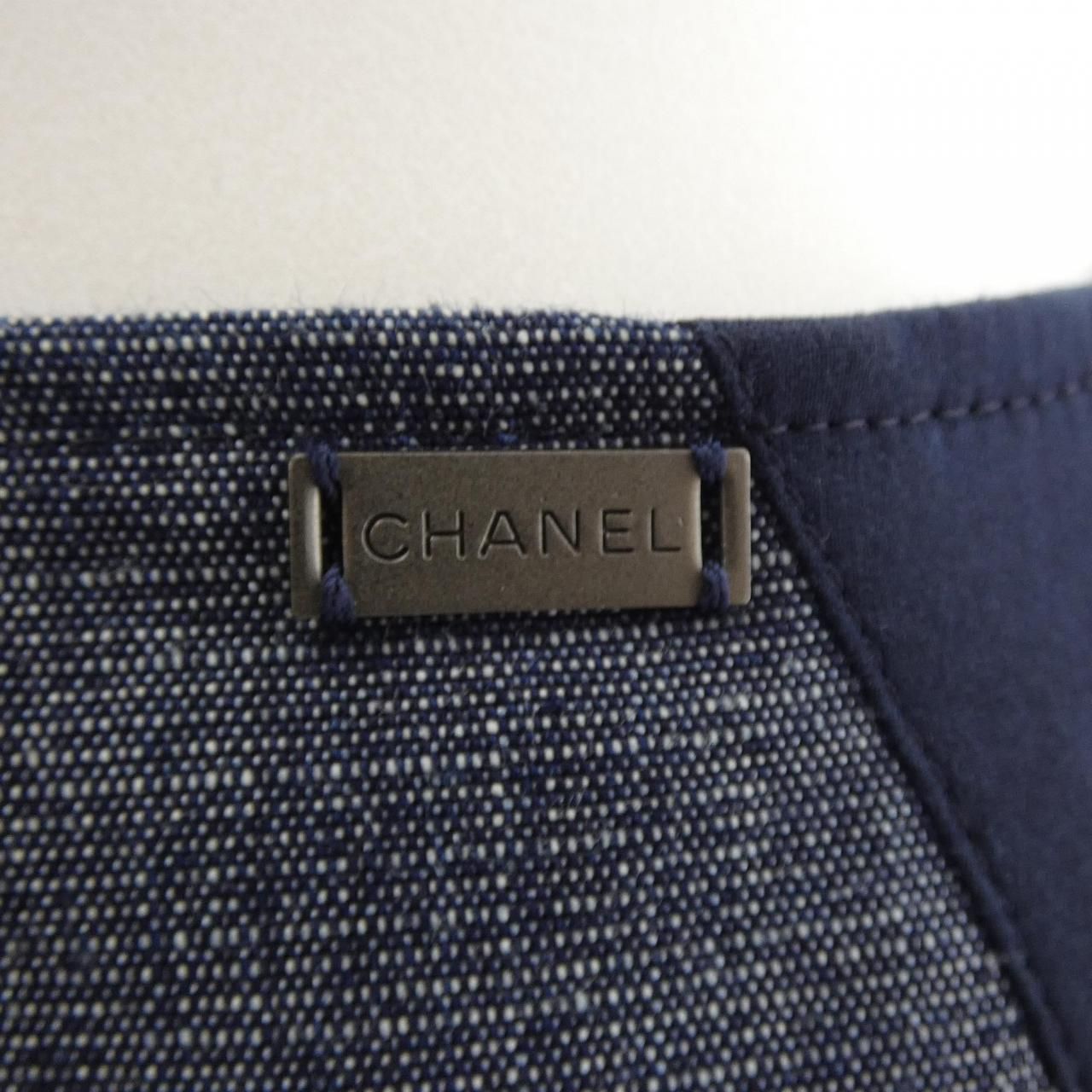 Chanel Vintage Ideentification 00c Skirt — view 7