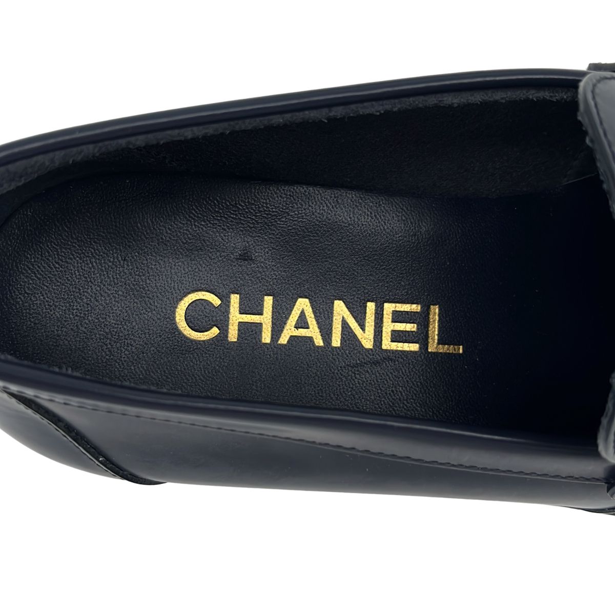 Chanel CC Logo Leather Bicolor Loafers Navy White 37.5 — view 8