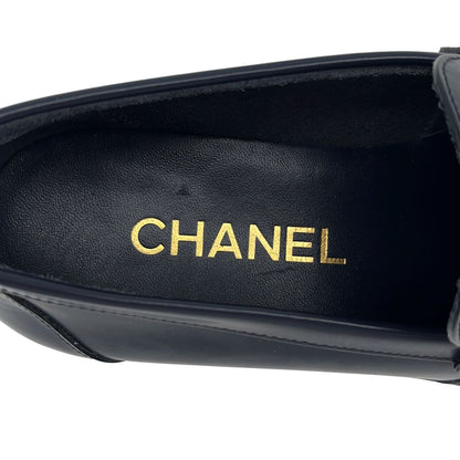 Chanel CC Logo Leather Bicolor Loafers Navy White 37.5 — view 8