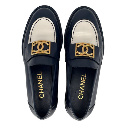 Chanel CC Logo Leather Bicolor Loafers Navy White 37.5 — view 4