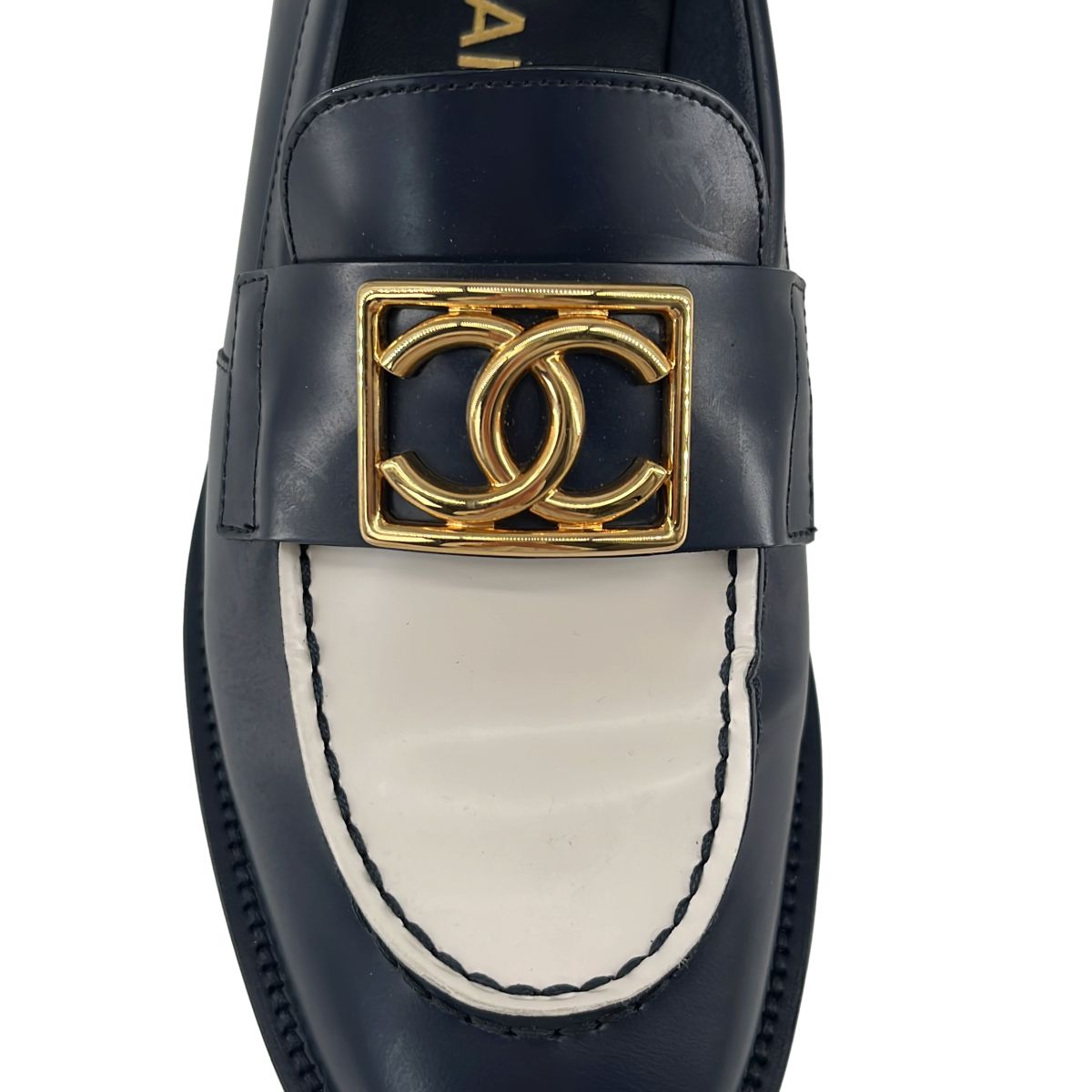 Chanel CC Logo Leather Bicolor Loafers Navy White 37.5 — view 7