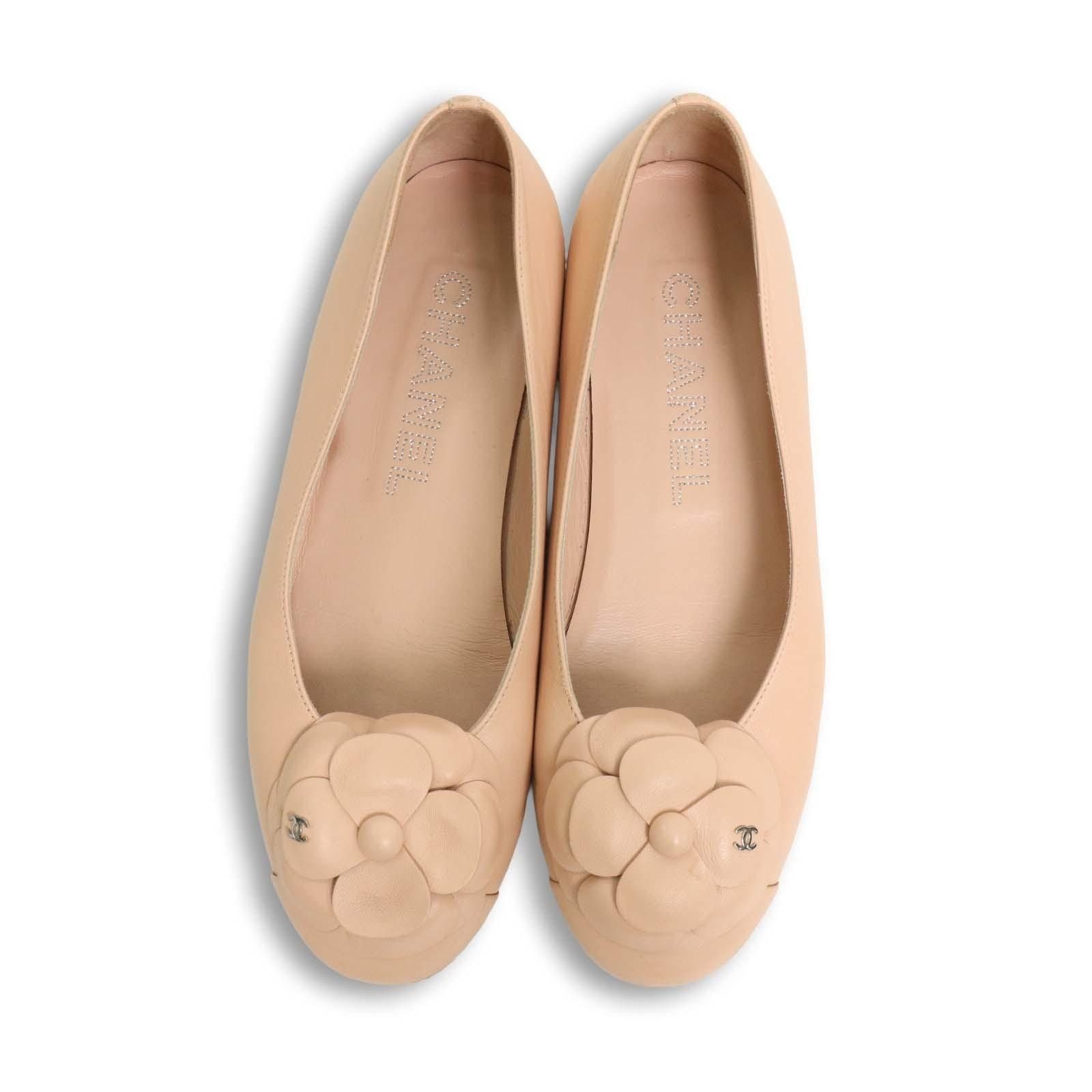 Chanel Camellia Pumps Heel — view 2