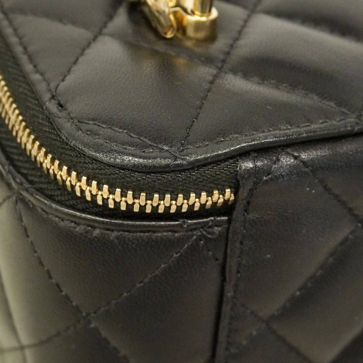 Chanel Vanity Bag Quilted Lambskin Black Chien Panning Gold 2-Way — view 6