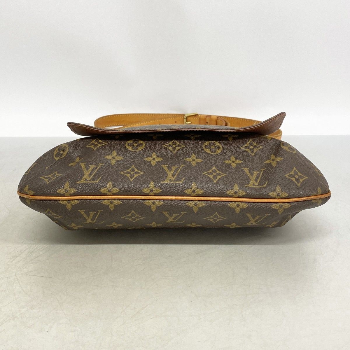 Louis Vuitton Shoulder Bag Monogram Musette Brown — view 3