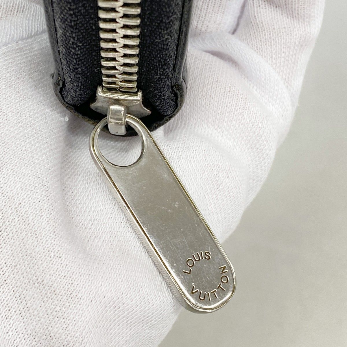 Louis Vuitton Wallet Epi Zippy Noir — view 9