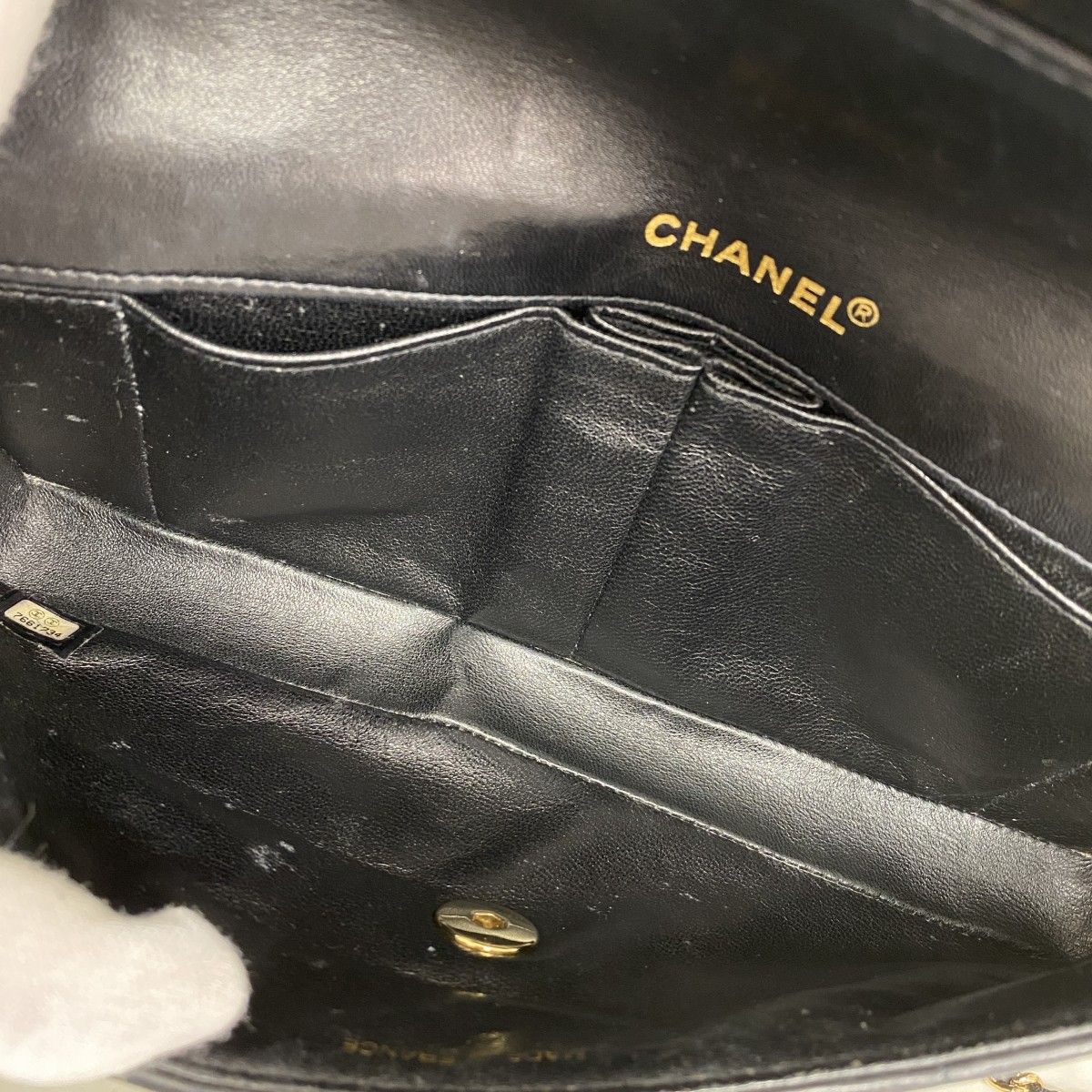 Chanel Shoulder Bag Chocolate Bar Lambskin Black Gold — view 4