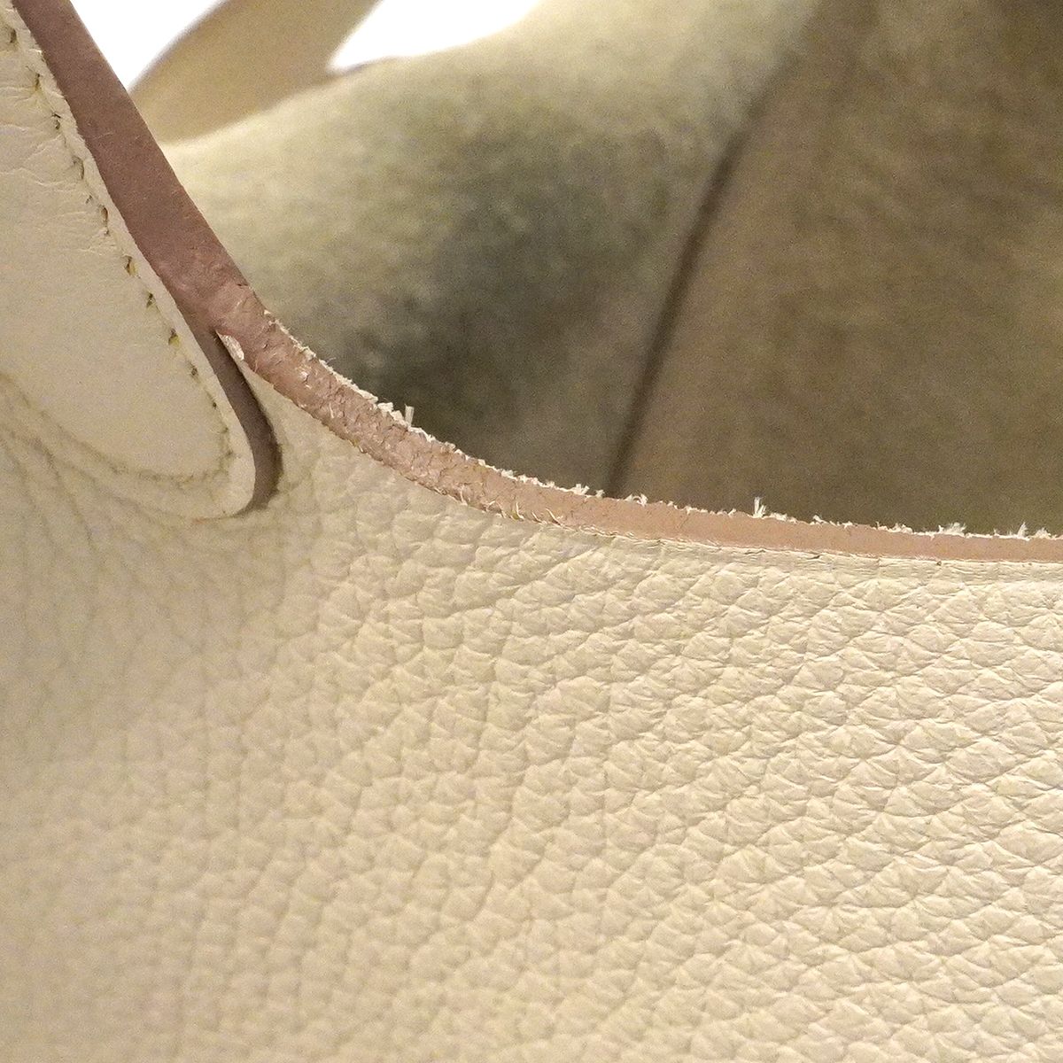 Hermes Handbag Picotin Lock MM Taurillon Clemence Gold — view 6