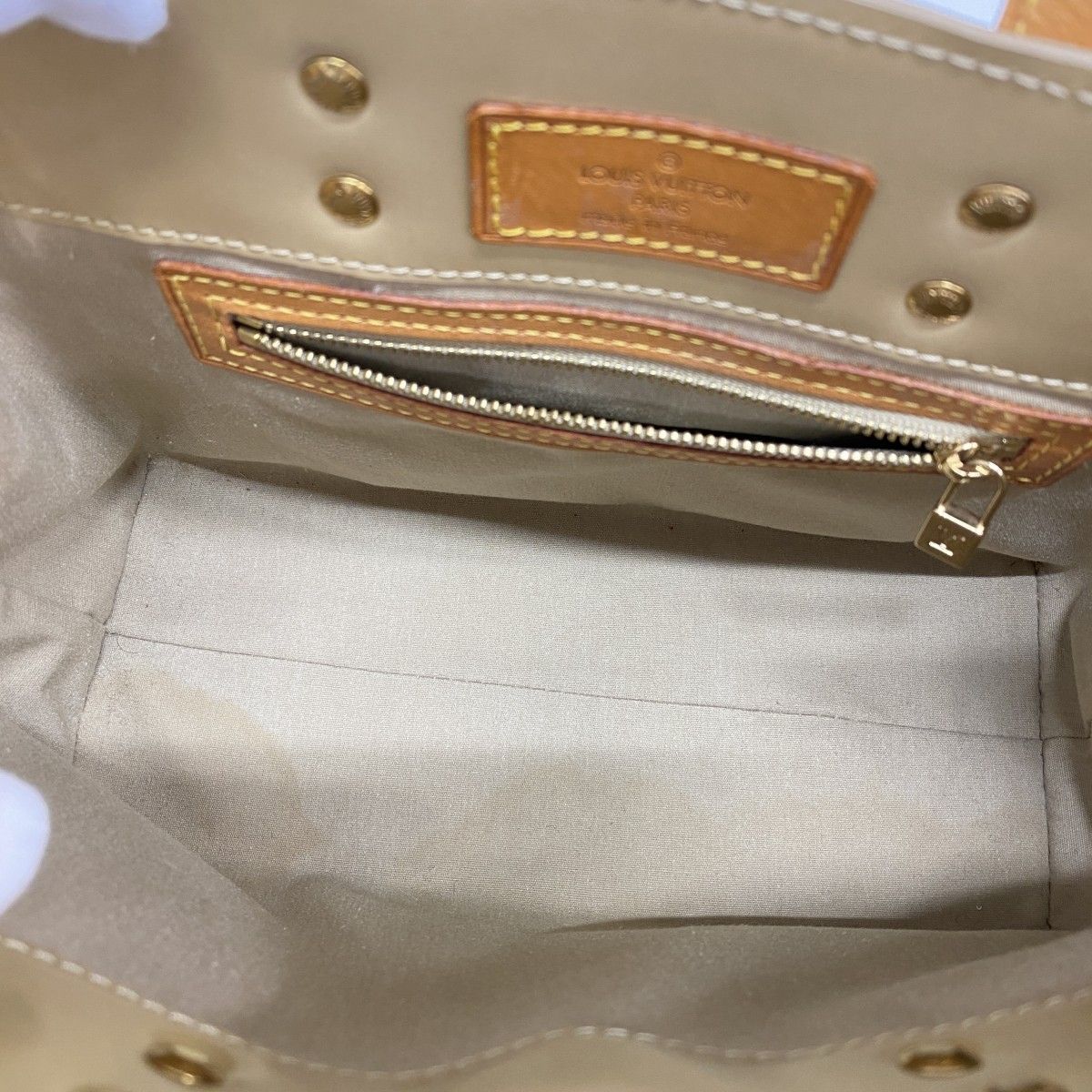 Louis Vuitton Handbag Vernis Reed PM Beige — view 4