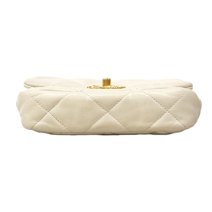 Chanel Waist Bag 19 Lambskin White Gold — view 3