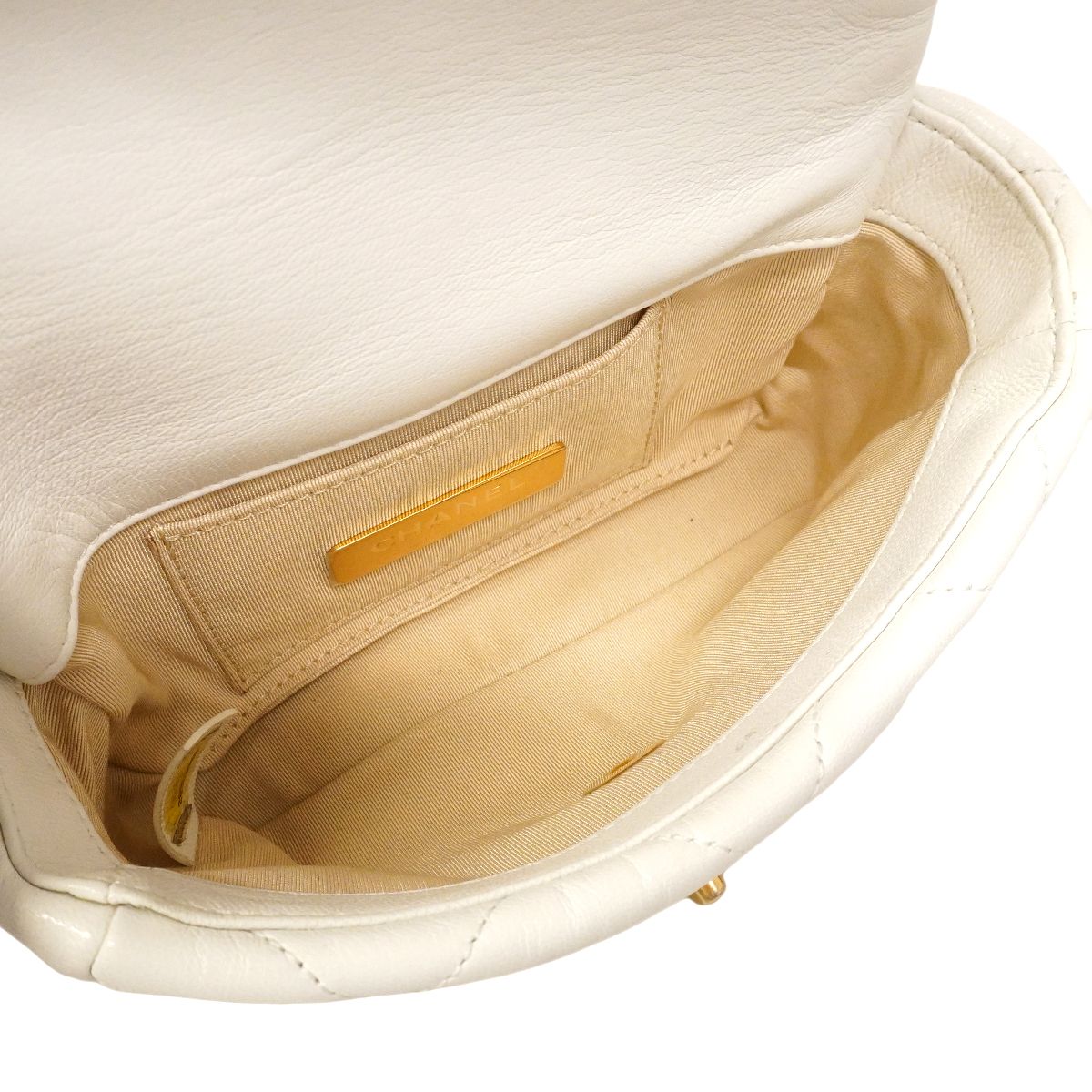 Chanel Waist Bag 19 Lambskin White Gold — view 4