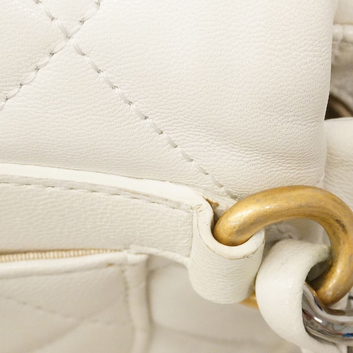 Chanel Waist Bag 19 Lambskin White Gold — view 7