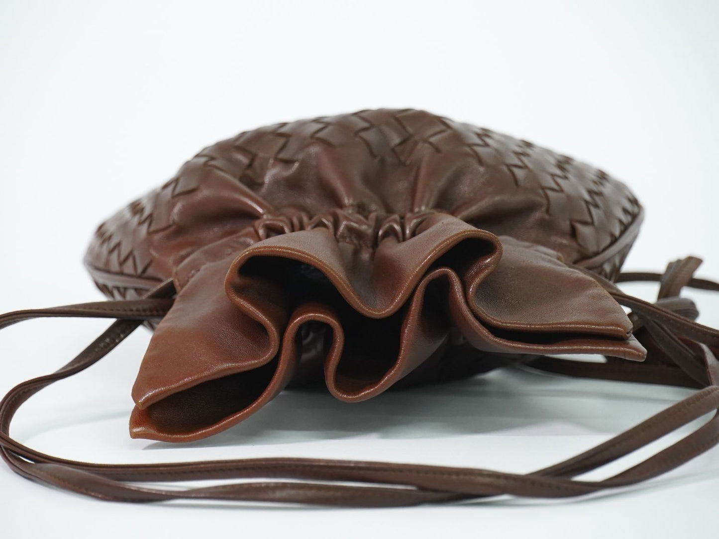 Bottega Veneta Intrecciato Drawstring Shoulder Bag Pochette Leather Brown Second — view 5