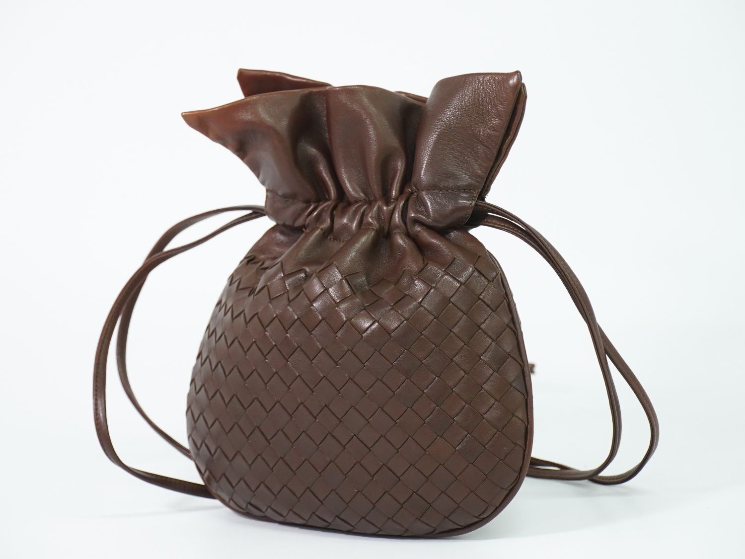 Bottega Veneta Intrecciato Drawstring Shoulder Bag Pochette Leather Brown Second — view 2