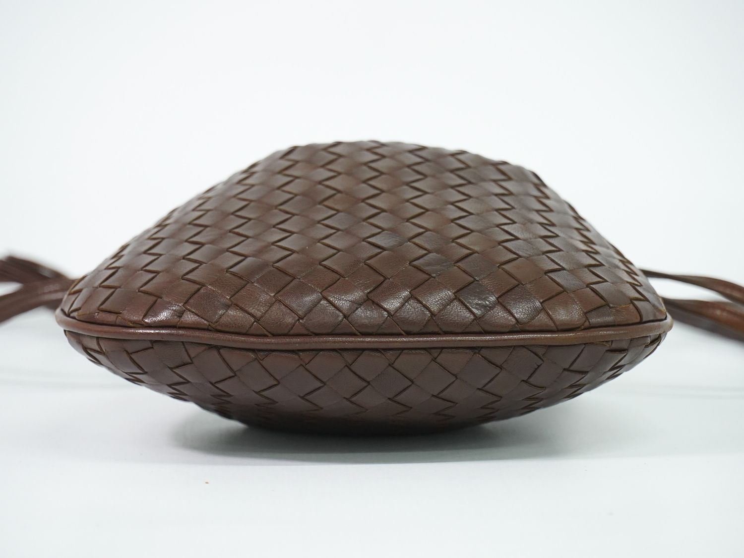 Bottega Veneta Intrecciato Drawstring Shoulder Bag Pochette Leather Brown Second — view 3
