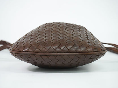 Bottega Veneta Intrecciato Drawstring Shoulder Bag Pochette Leather Brown Second — view 3