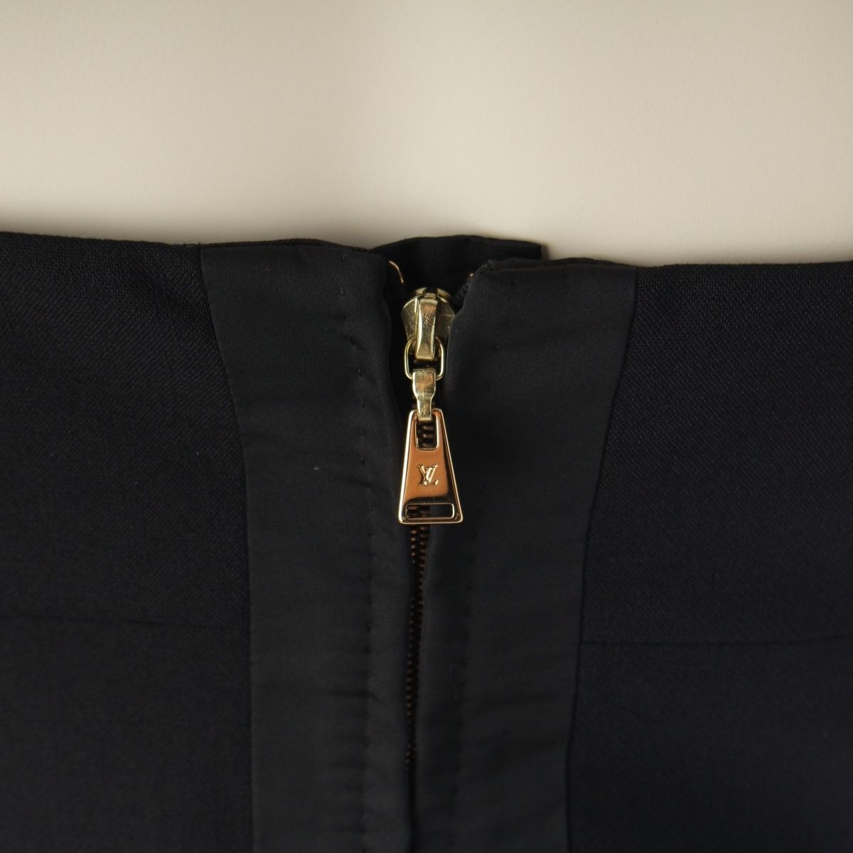 Louis Vuitton Wool by Mark Jacobs Back Zip Dress Black 34 — view 8