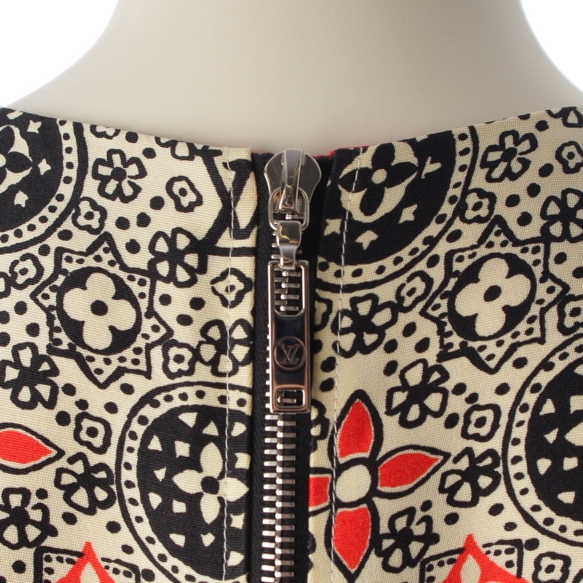 Louis Vuitton Wool Monogram All Over Pattern Short Sleeve French Back — view 7