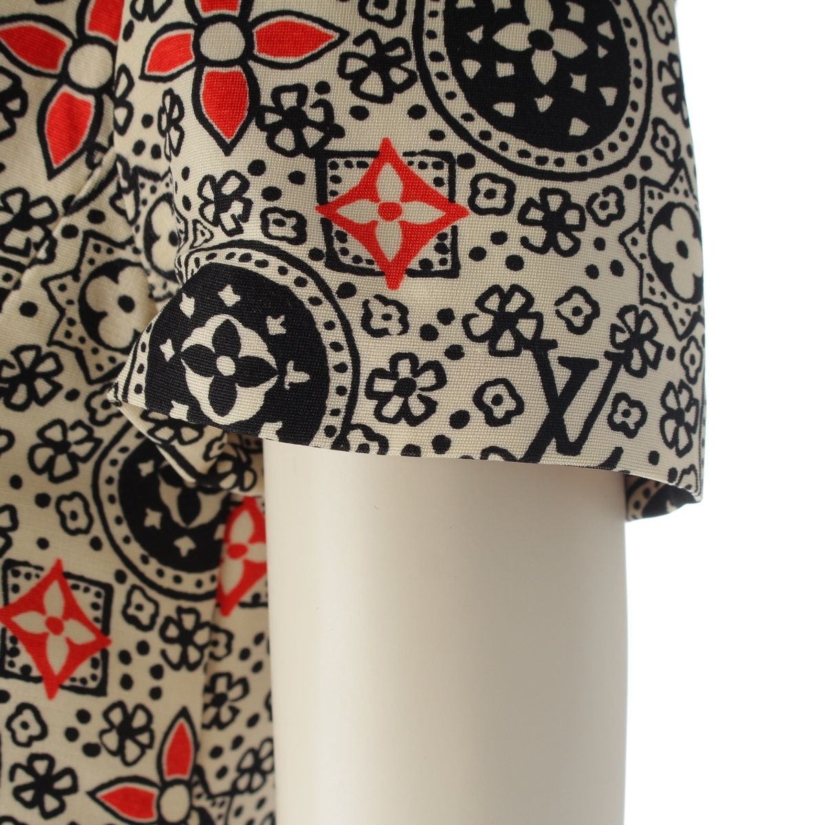 Louis Vuitton Wool Monogram All Over Pattern Short Sleeve French Back — view 6