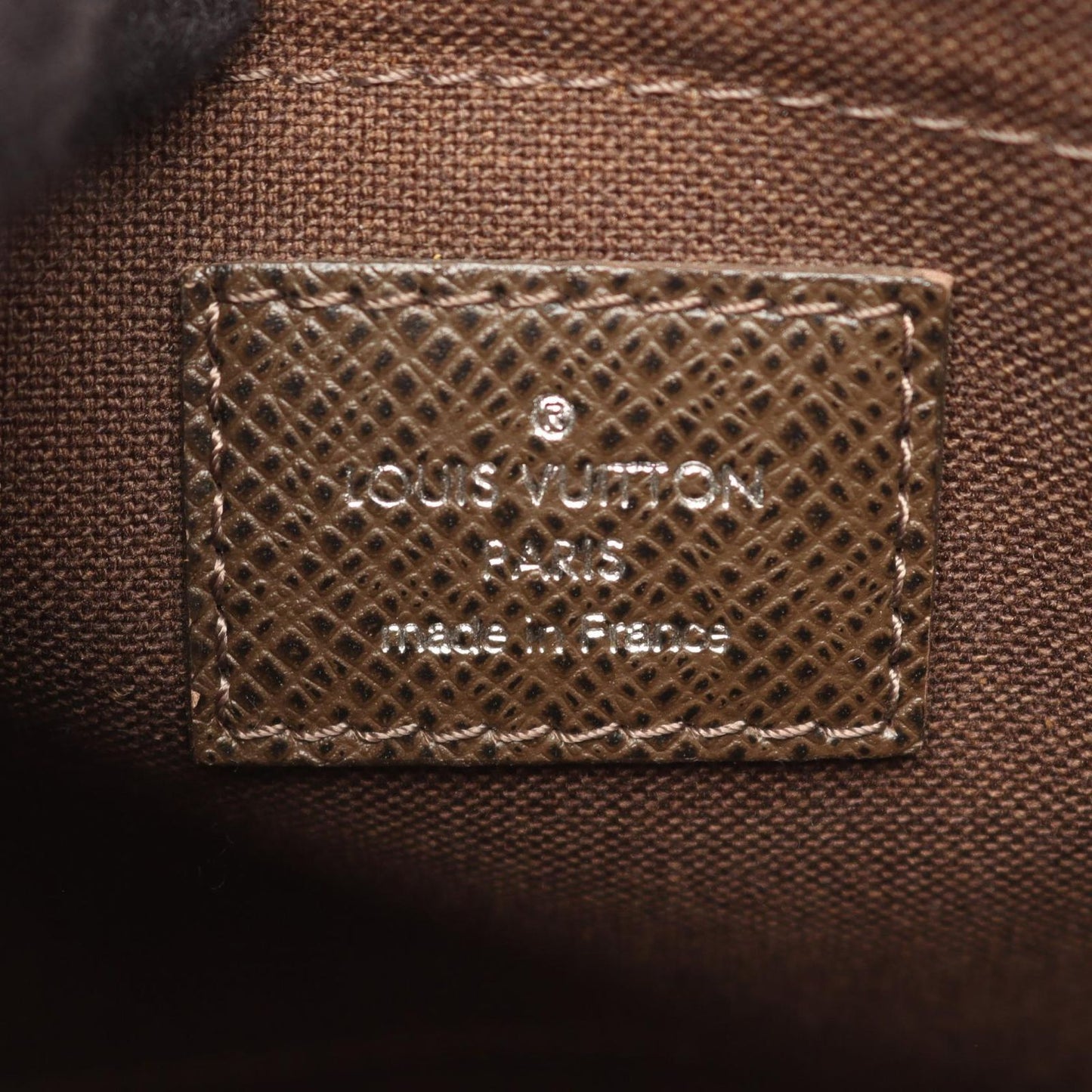 Louis Vuitton Shoulder Bag Taiga Grizzly Leather — view 4