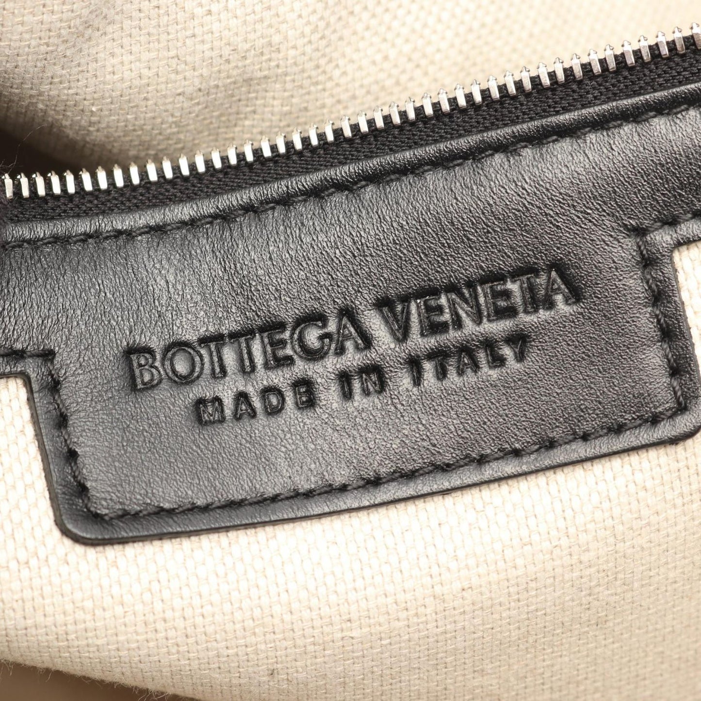 Bottega Veneta Shoulder Bag Messengerbag Intrecciato 2-Way Black Leather — view 4