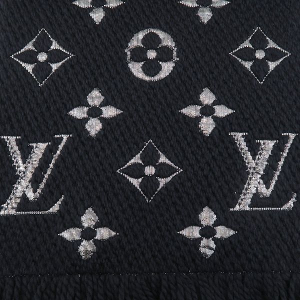 Louis Vuitton Echarpe Logo Mania Shine — view 4
