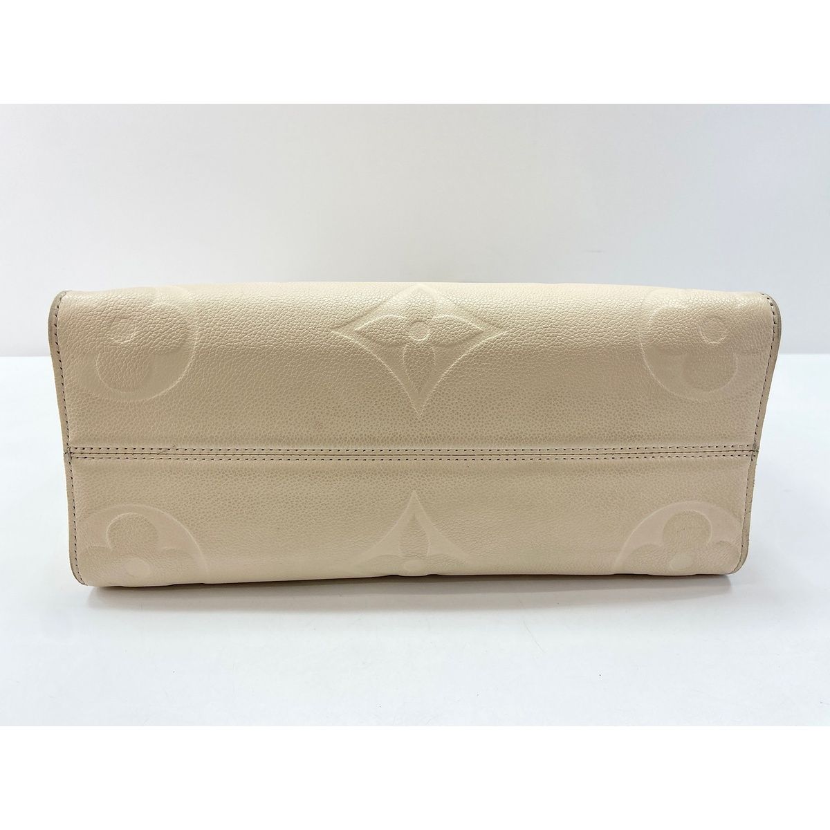 Louis Vuitton Tote On The Go MM — view 7