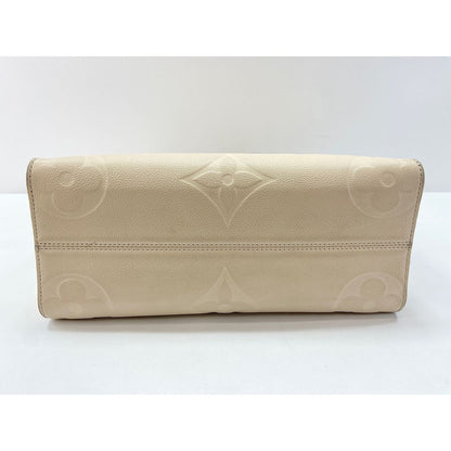 Louis Vuitton Tote On The Go MM — view 7