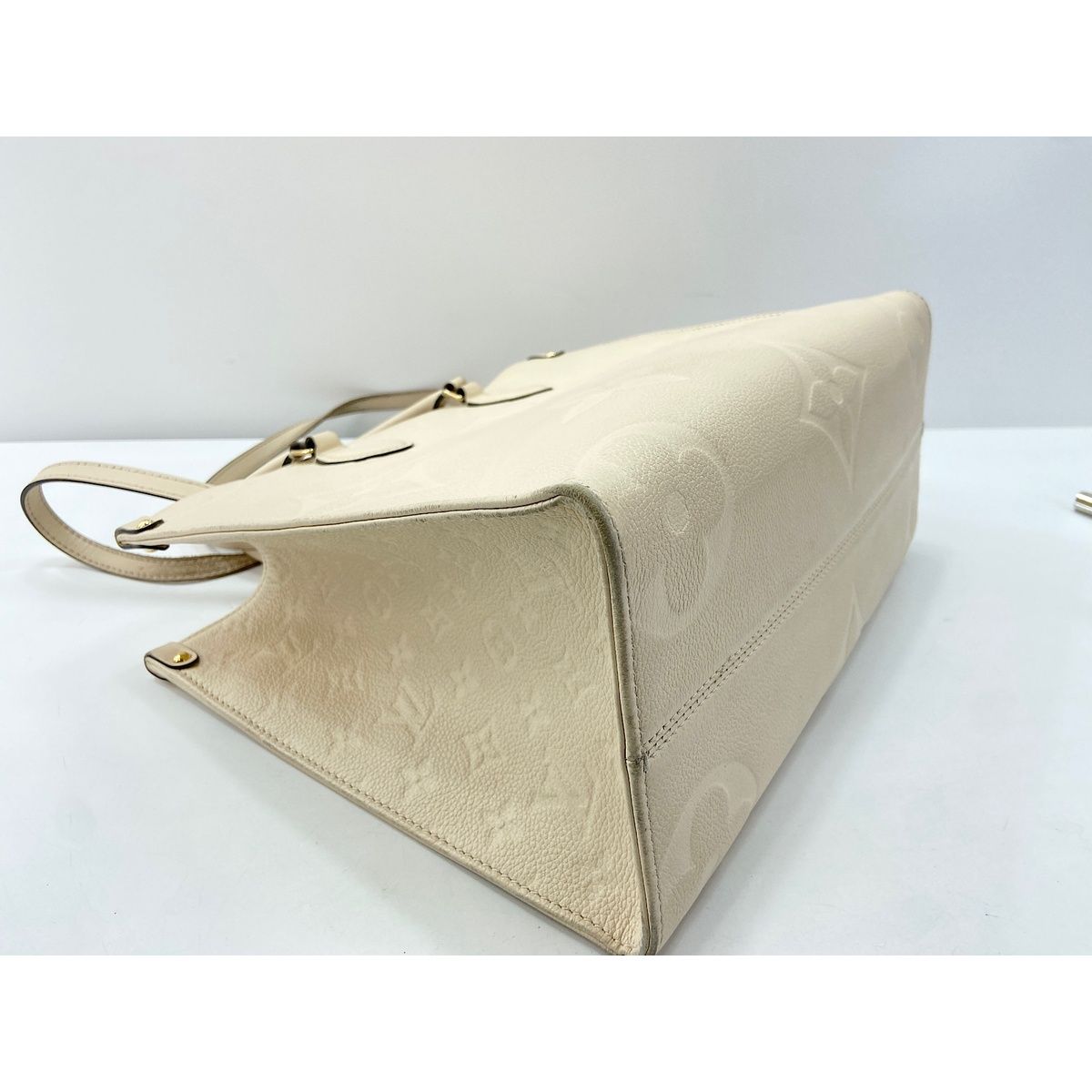 Louis Vuitton Tote On The Go MM — view 6