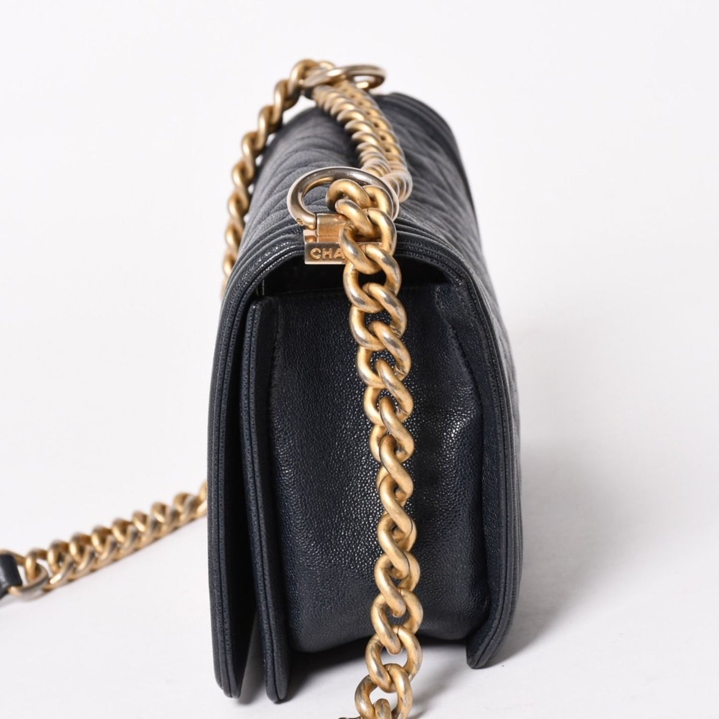 Chanel Boy Chain Shoulder Bag Caviar Askin CC Logo Navy Gold — view 4