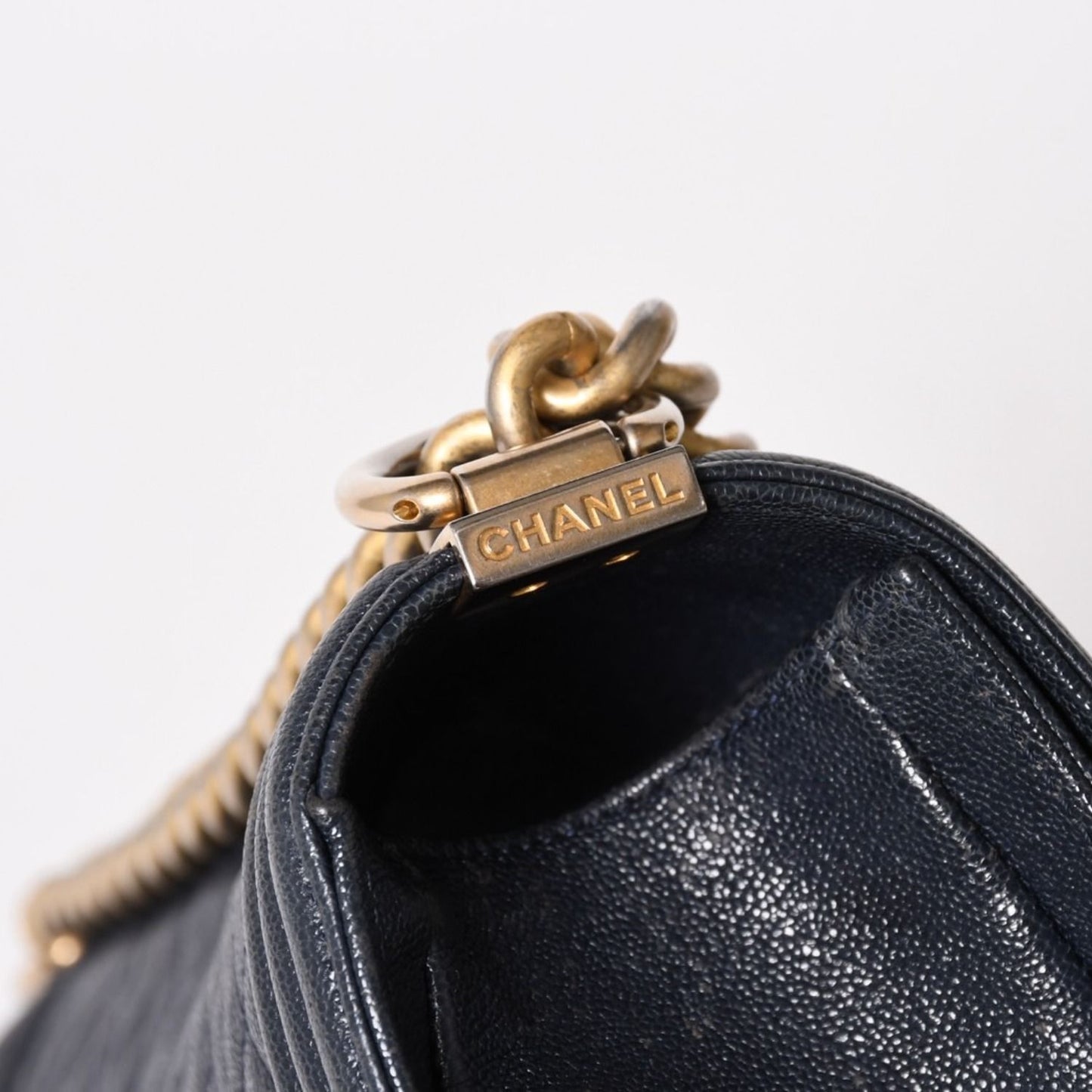 Chanel Boy Chain Shoulder Bag Caviar Askin CC Logo Navy Gold — view 7