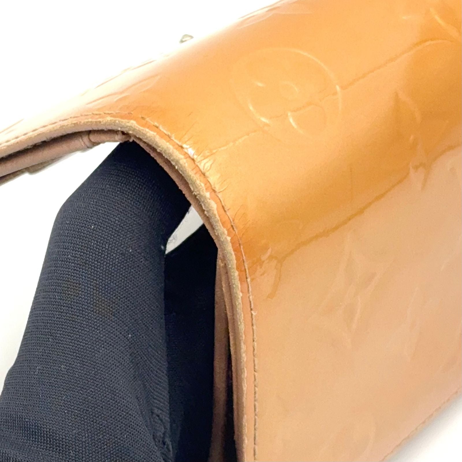 Louis Vuitton Porte-Monnaie Monogram Vernis Noisette Enamel Leather Yellow — view 8