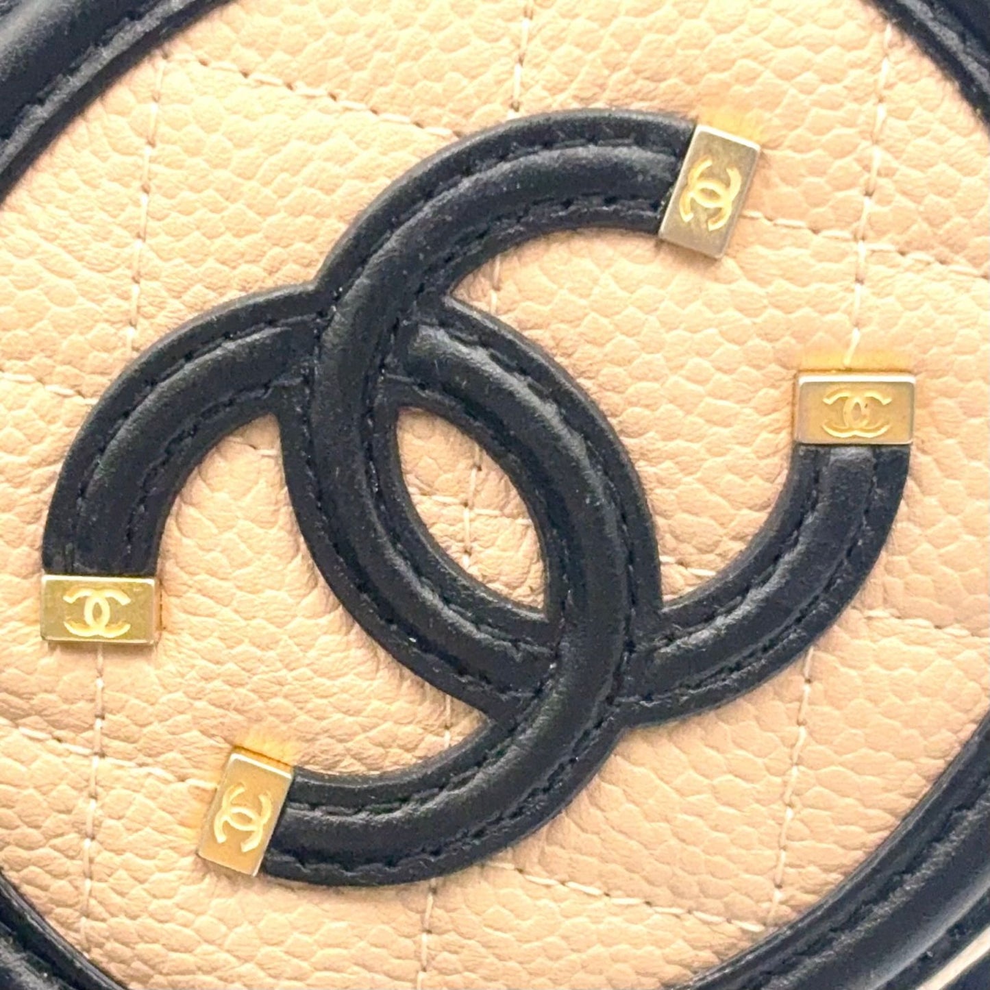 Chanel CC Stand Caviar Leather Black Beige Coin Case Gold — view 5