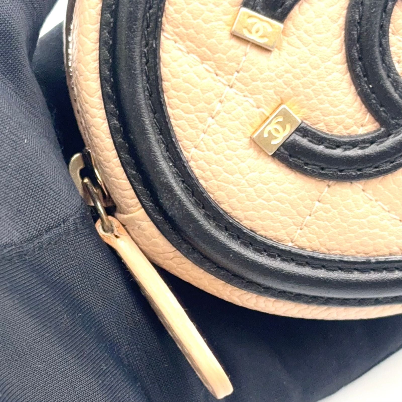Chanel CC Stand Caviar Leather Black Beige Coin Case Gold — view 6