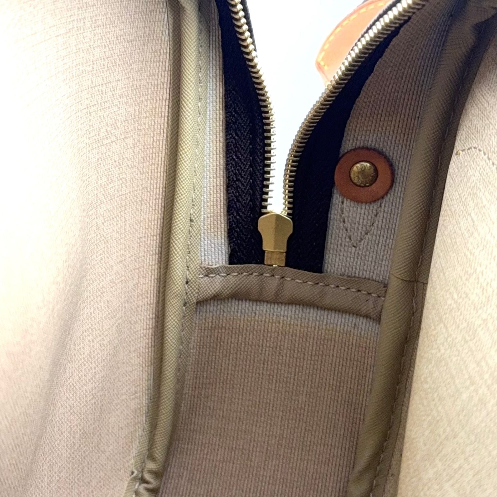 Louis Vuitton PM Monogram Leather Brown Lightbrown Shoulder Bag Gold — view 7