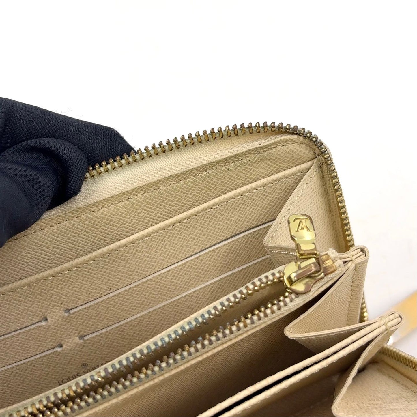 Louis Vuitton Zippy Wallet Damier Azur Leather White Round Gold — view 6