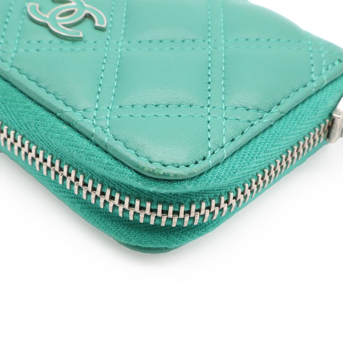 Chanel Quilted CC Logo Zip Coin Purse Zip Around Lambskin Leather Emerald Green — view 3