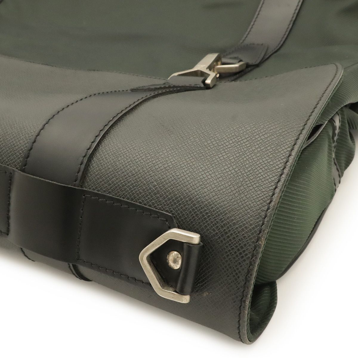 Louis Vuitton Taiga Portable Gibessiere Garment Carry Cover Shoulder Bag Ardoise — view 3