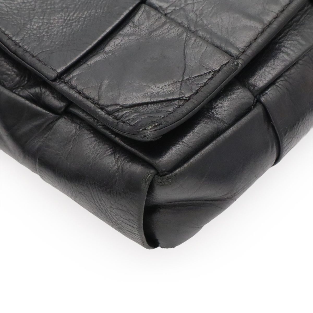 Bottega Veneta the Stretch Cassette Camping Shoulder Bag Maxi Intre Leather — view 3