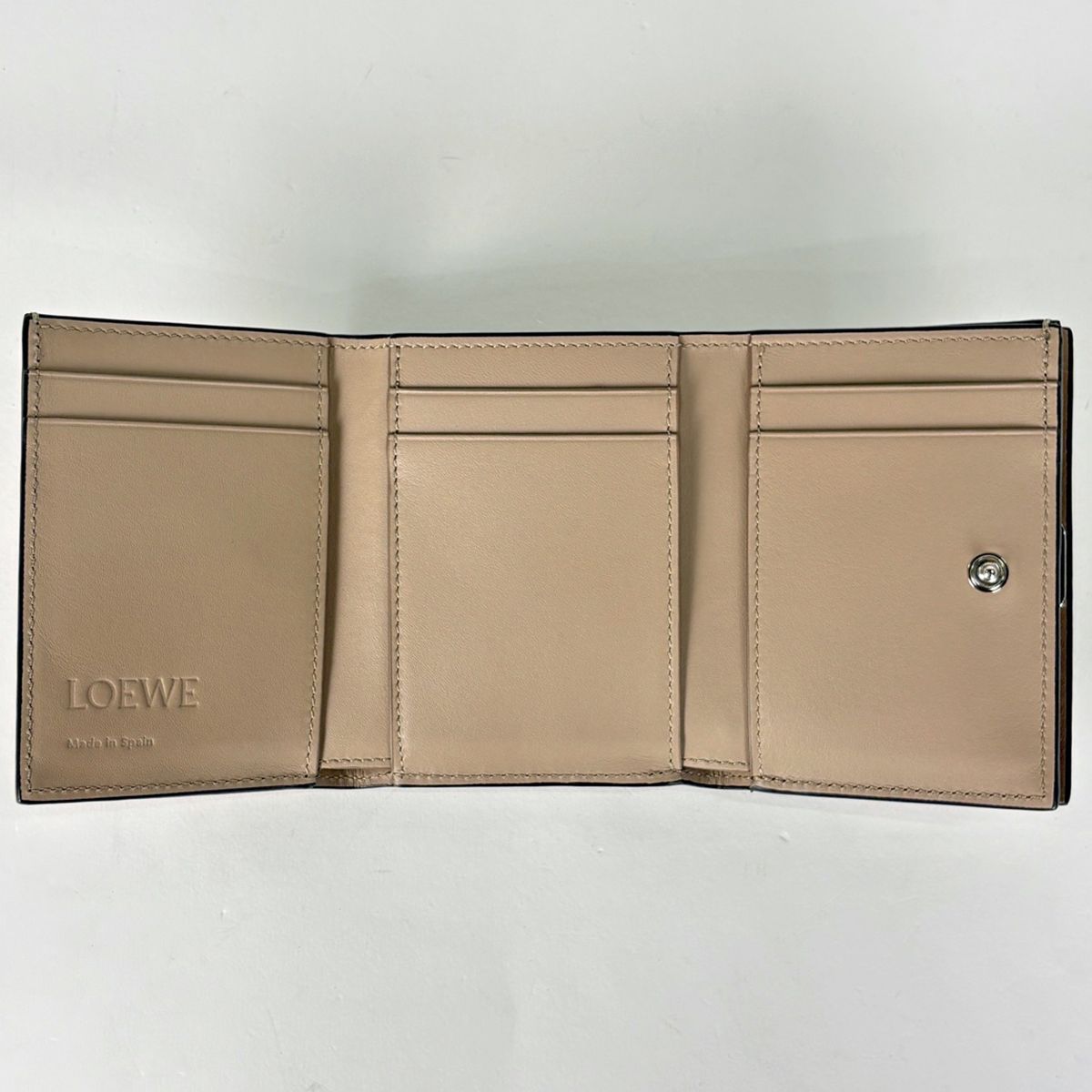 Loewe Trifold Wallet Anagram Leather Gray — view 6