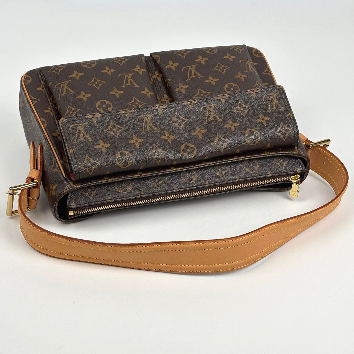 Louis Vuitton GM Shoulder Bag Monogram Brown — view 6