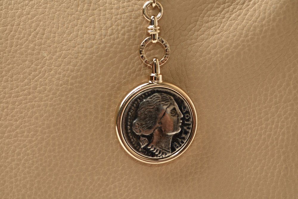 Bvlgari Tote Monete Leather Chain Beige — view 5