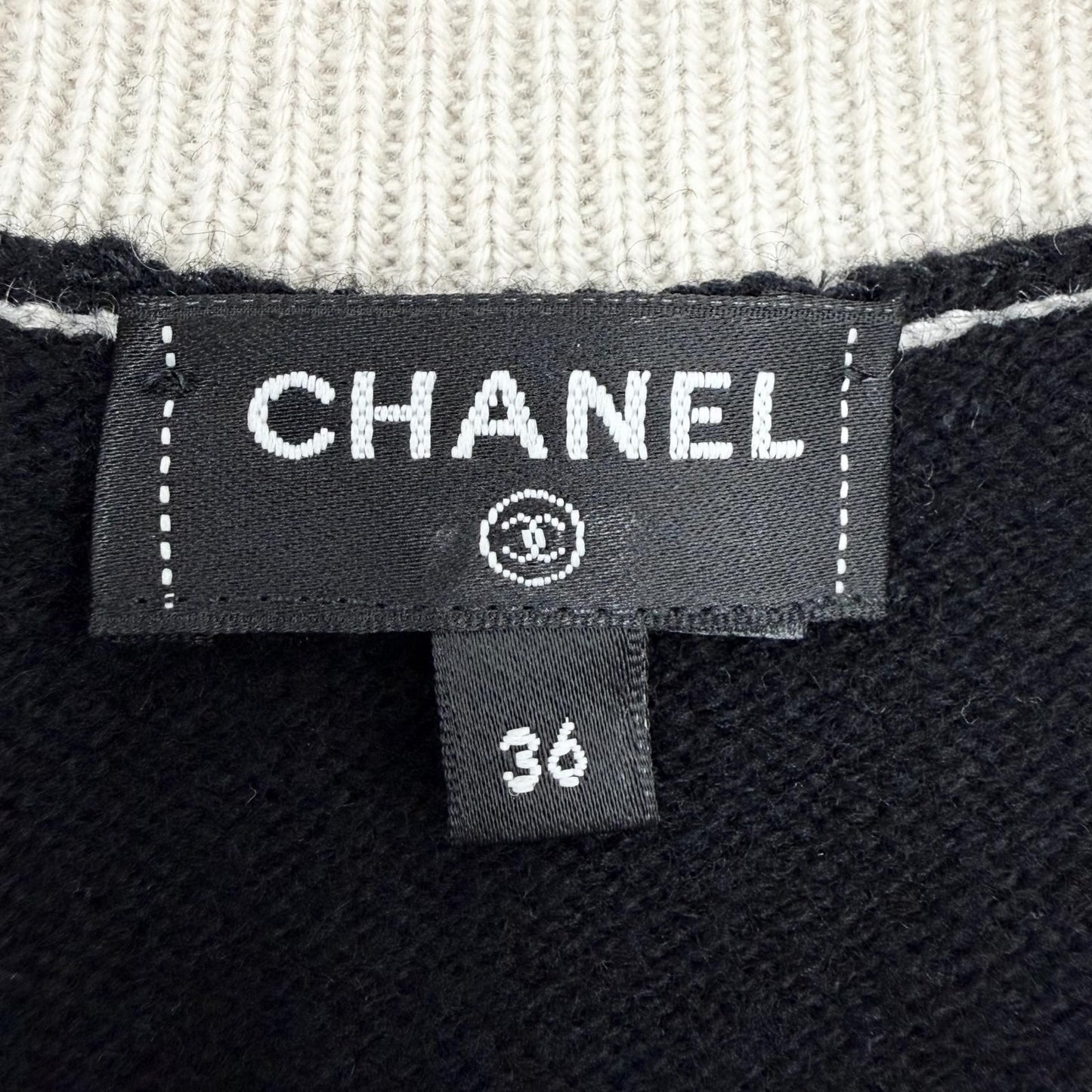 Chanel Cashmere Ribbon CC Logo Button Set 36 UK — view 9