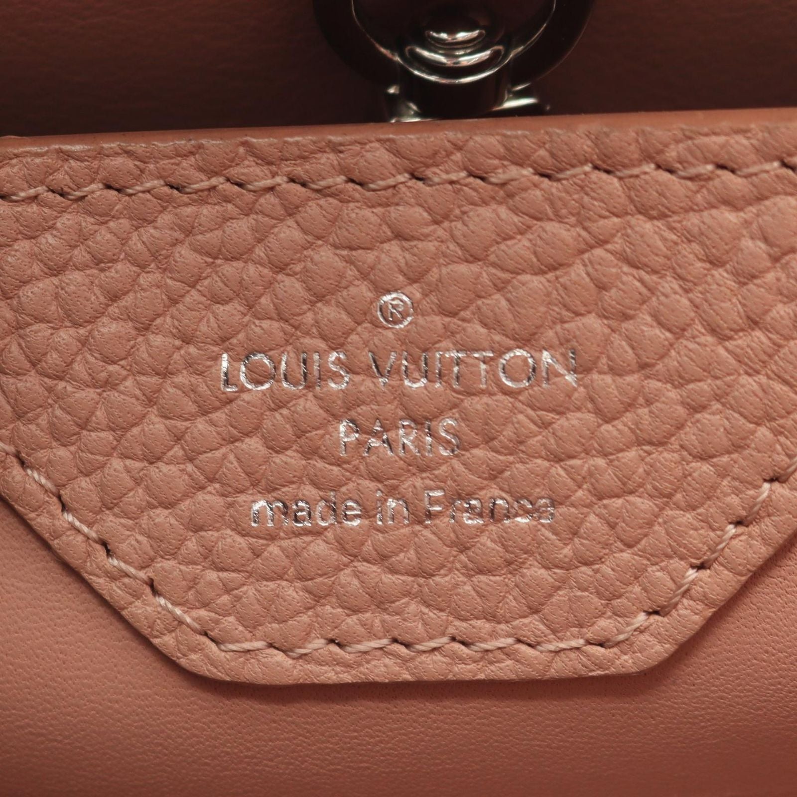 Louis Vuitton Handbag Capucines Magnolia Leather BB — view 4